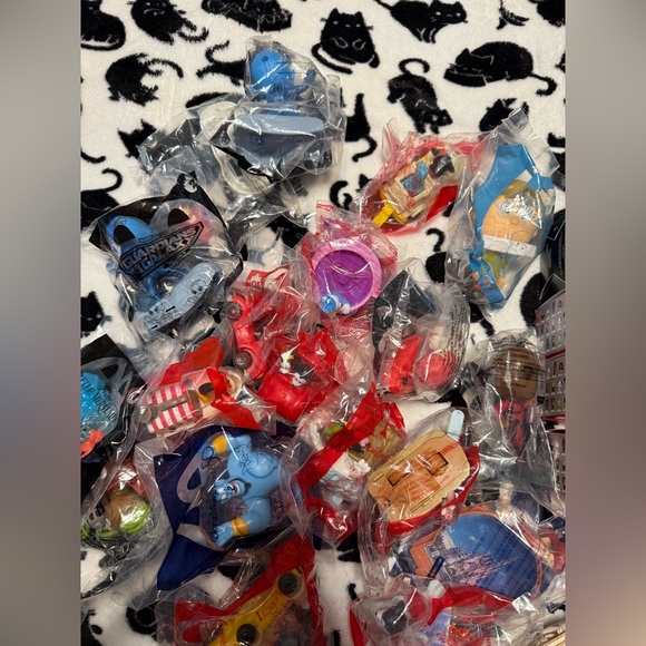 34 never opened McDonald’s toys - Picture 5 of 6